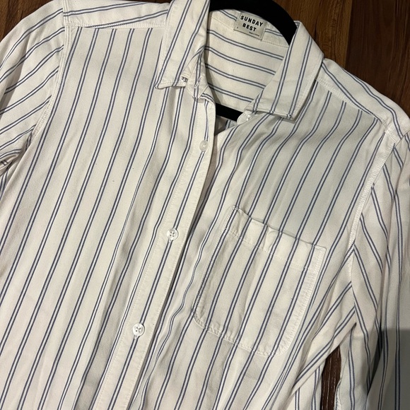 Aritzia Sunday best striped white blue button up collared shirt size small - Picture 2 of 3